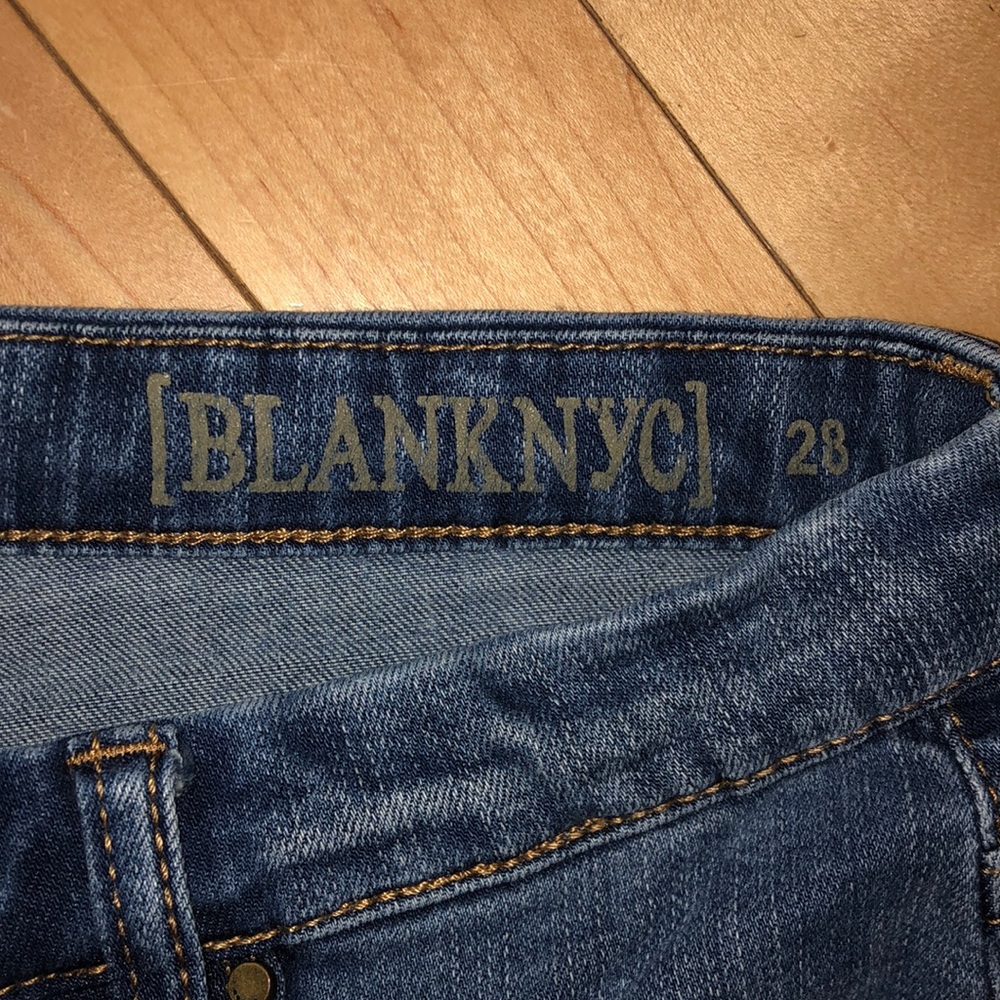 Distressed jeans - Picture 2 of 3